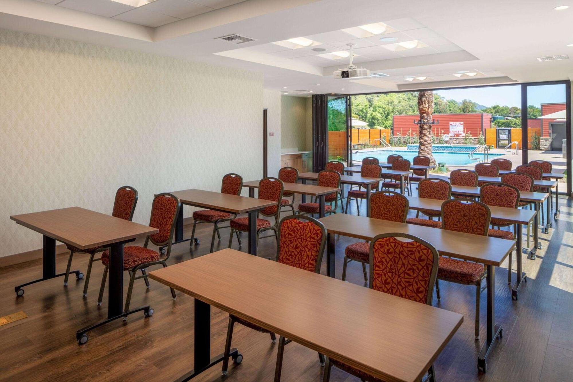 Wyndham Garden Redwood Valley - Ukiah Экстерьер фото